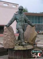 Monument-fountain to oil industry workers of edge