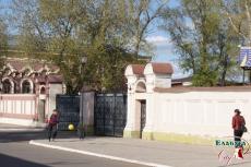 Улица Гассара. Вход в редакцию газеты "Новая Кама"