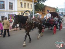 И вновь по городу поехали кареты