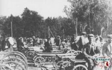 Fair in Elabuge. Sale of wheels for carts