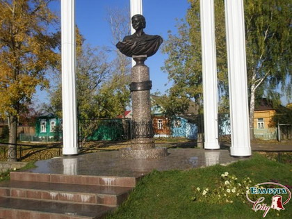 Памятник - бюст М. И. Цветаевой в Елабуге